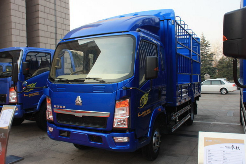 中国重汽HOWO 悍将 170马力 5.5米 4X2 国五单排仓栅式载货车(ZZ5147CCYG421CE1)