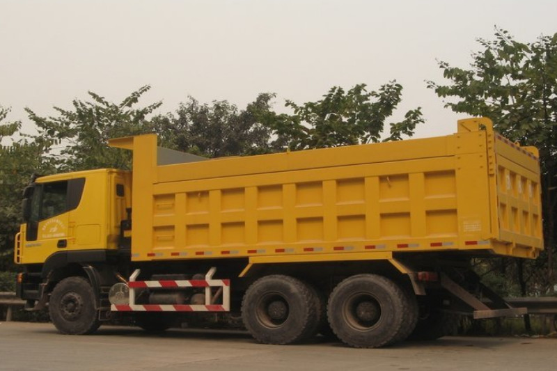 上汽红岩 杰狮C100重卡 310马力 6X4 6.6米 国四 自卸车( CQ3255HMG474)