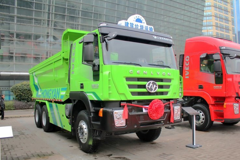 上汽红岩 杰狮重卡 350马力 6X4 5.6米 国四 自卸车(U型渣土车)(CQ3255HTG384)