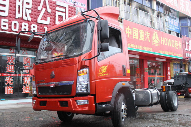 中国重汽HOWO 悍将 95马力 4.2米 4X2 国五单排厢式轻卡底盘(ZZ5047XXYF3315E145)