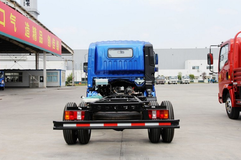中国重汽HOWO 悍将 87马力 3360轴距 4X2 国四单排轻卡底盘(ZZ5047XXYC3414D145)