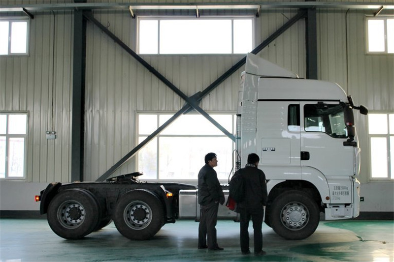 中国重汽 汕德卡SITRAK C7H重卡 440马力 6X2R 国四牵引车(ZZ4256V323MD1)