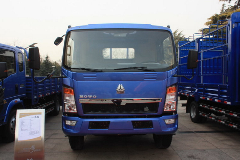 中国重汽HOWO 悍将 87马力 3.8米 4X2 国四排半栏板轻卡(ZZ1047C3414D145)