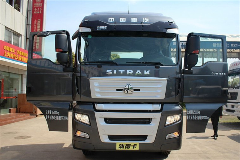 中国重汽 汕德卡SITRAK C7H重卡 440马力 6X2R 国五牵引车(ZZ4256V323ME1)