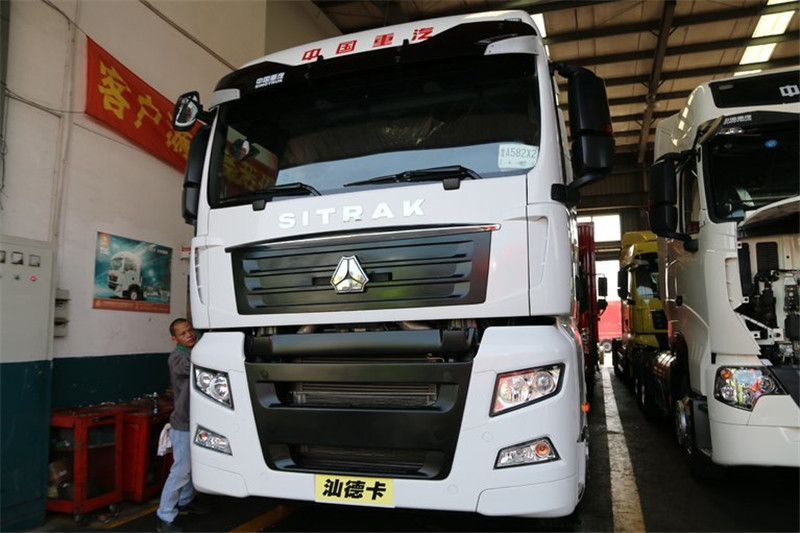 中国重汽 汕德卡SITRAK C7H重卡 440马力 4X2 国五牵引车(ZZ4186V361HE1B)