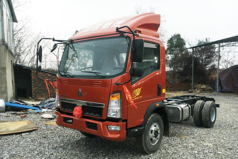 中国重汽HOWO 悍将 129马力 4.2米 4X2 国五单排厢式轻卡底盘(ZZ5047XXYF3315E145)