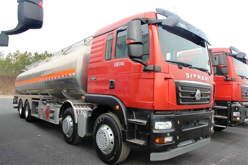 中国重汽 SITRAK C5H重卡 340马力 8X4 国四油罐车(HCH5320GYYZ)