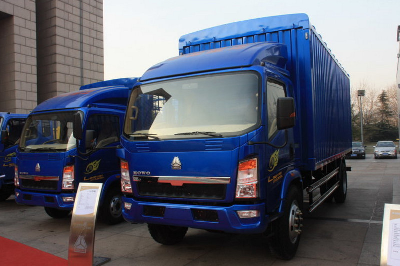 中国重汽HOWO 悍将 重载版 170马力 4.8米 4X2 国五排半厢式载货车(ZZ5087XXYG381CE183)