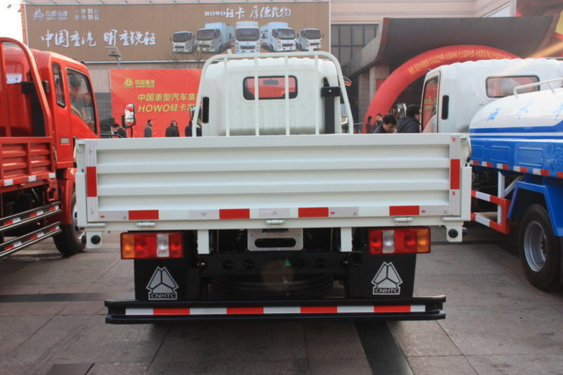 中国重汽HOWO 悍将 129马力 4.2米 4X2 国五单排越野栏板轻卡(ZZ2047F3325E145)