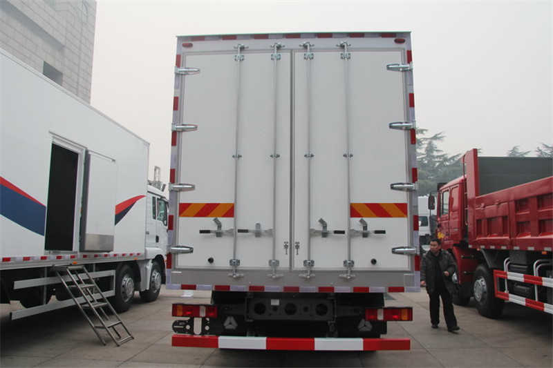 中国重汽 汕德卡SITRAK C5H中卡 180马力 4X2 7.9米 国四厢式载货车(ZZ5166XXYK561GD1)