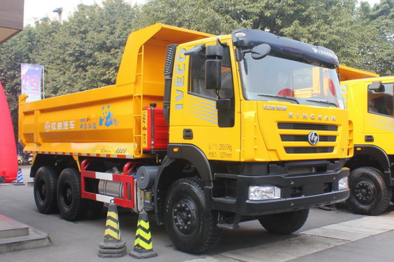 上汽红岩 杰狮C100重卡 350马力 8X4 6.5米 国四 自卸车(CQ3315HTG306)