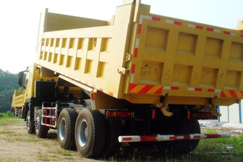 上汽红岩 杰狮C100重卡 310马力 8X4 7.6米 国四 自卸车(CQ3315HMG366B)