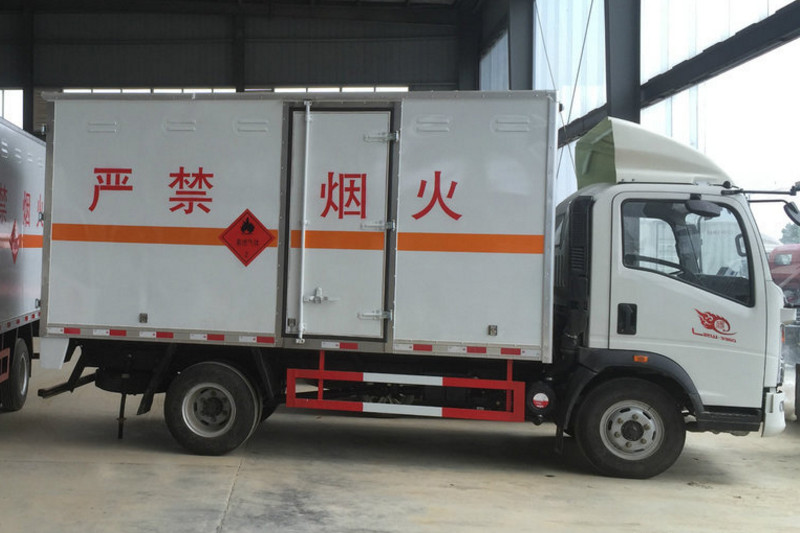 中国重汽HOWO 悍将 141马力 4X2 国五单排爆破器材运输车(ZZ5047XRYF341CE145)