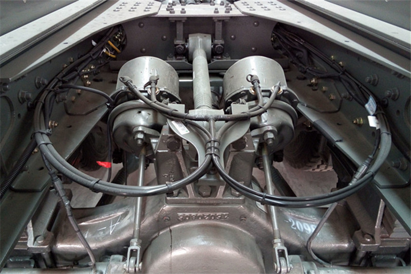 重汽王牌 W5B-H重卡 340马力 8X4 9.6米 国五仓栅式载货车(CDW5310CCYA1T5)