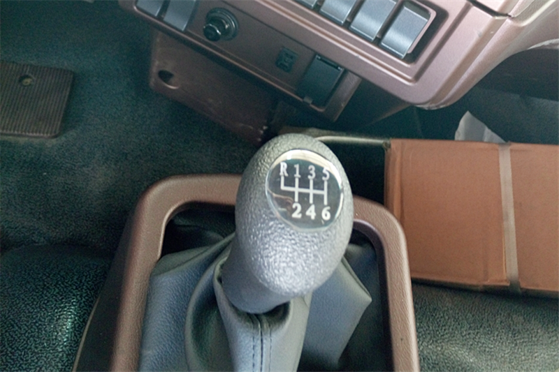 重汽王牌 W5D-M中卡 180马力 4X2 6.8米 国四仓栅式载货车(CDW5161CCYA1N4L)