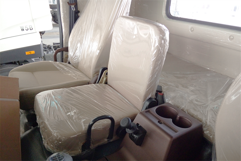重汽王牌 W5D-M中卡 180马力 4X2 6.8米 国四仓栅式载货车(CDW5161CCYA1N4L)