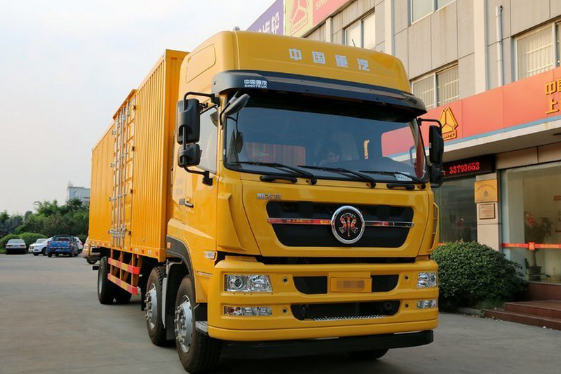 中国重汽 斯太尔DM5G重卡 310马力 8X4 9.6米 国五 厢式载货车(ZZ5243XXYN466GE1)