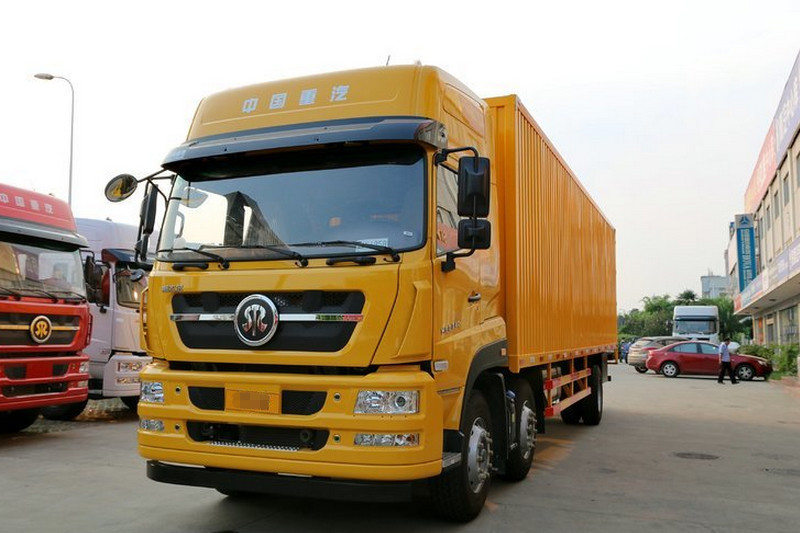 中国重汽 斯太尔DM5G重卡 310马力 8X4 9.6米 国五 厢式载货车(ZZ5243XXYN466GE1)