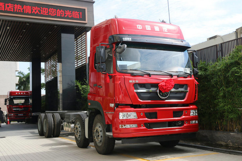 中国重汽 斯太尔M5G重卡 340马力 8X4 9.6米 国五 载货车底盘(ZZ5313XXYN466GE1)