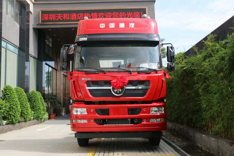 中国重汽 斯太尔DM5G重卡 340马力 8X4 9.6米 国五 栏板载货车(高顶)(ZZ1313N466GE1)