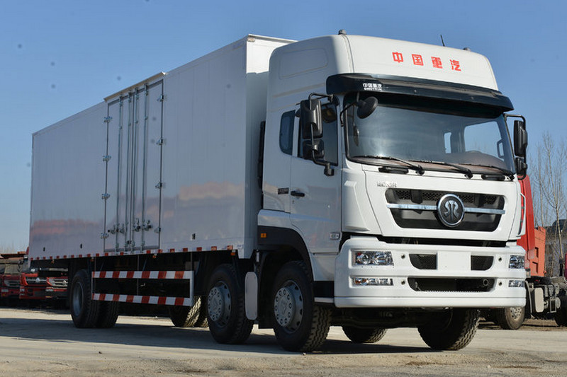 中国重汽 斯太尔DM5G重卡 240马力 6X2 9.6米 国四 厢式载货车(7档)(ZZ5203XXYM56CGD1)
