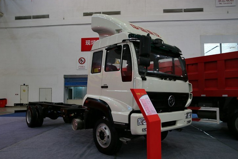 中国重汽 斯太尔M5G中卡 160马力 4X2 6.8米 国四 载货车底盘(ZZ1121G521GD1)