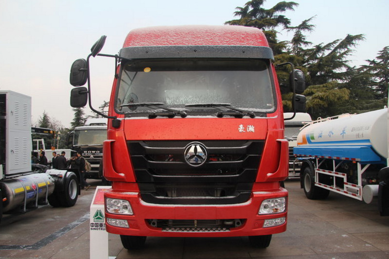 中国重汽 豪瀚J7B重卡 340马力 6X2 国四LNG牵引车(ZZ4255N27C6D1L)