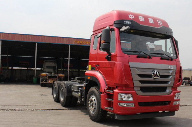 中国重汽 豪瀚J7B重卡 380马力 6X2 国四牵引车(ZZ4255N3236D1)
