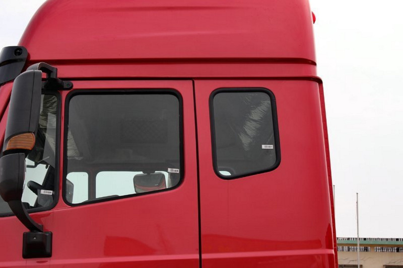 中国重汽 豪瀚J7B重卡 380马力 6X2 国四牵引车(ZZ4255N3236D1)