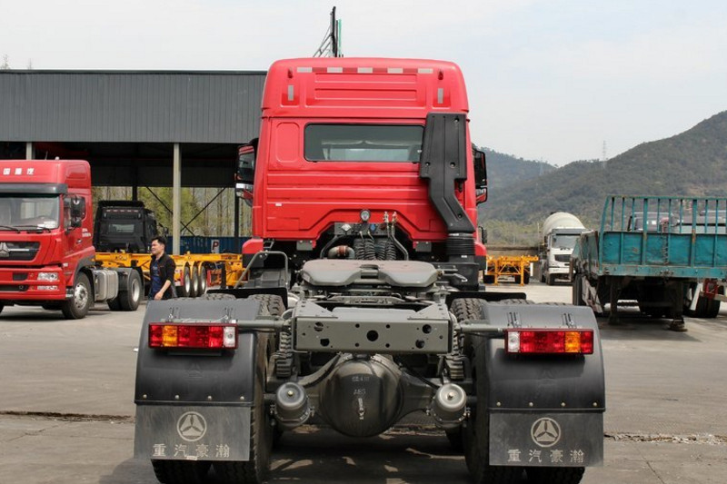 中国重汽 豪瀚J7B重卡 380马力 6X2 国四牵引车(ZZ4255N3236D1)