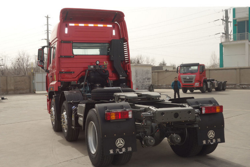中国重汽 豪瀚J7B重卡 380马力 6X2  国五LNG牵引车(ZZ4255N27C6E1C)