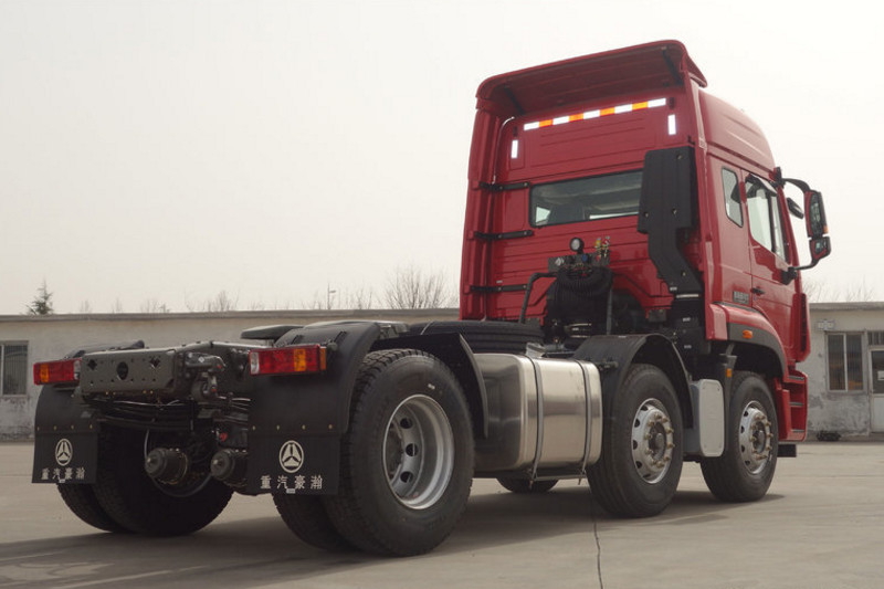 中国重汽 豪瀚J7B重卡 380马力 6X2  国五LNG牵引车(ZZ4255N27C6E1C)