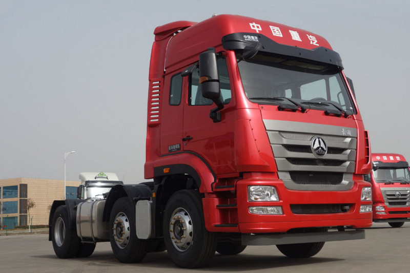 中国重汽 豪瀚J7B重卡 380马力 6X2  国五LNG牵引车(ZZ4255N27C6E1C)