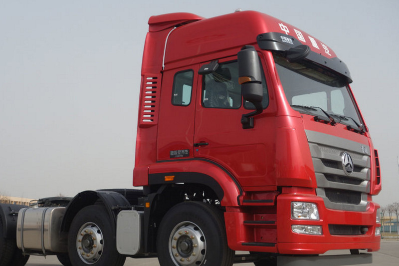 中国重汽 豪瀚J7B重卡 380马力 6X2  国五LNG牵引车(ZZ4255N27C6E1C)