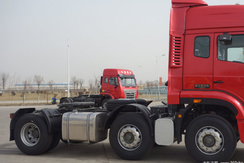 中国重汽 豪瀚J7B重卡 380马力 6X2  国五LNG牵引车(ZZ4255N27C6E1C)