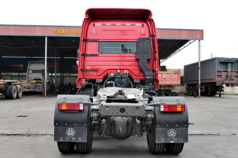 中国重汽 豪瀚J7B重卡 轻量化版 380马力 4X2 国五牵引车(ZZ4185N3616E1)