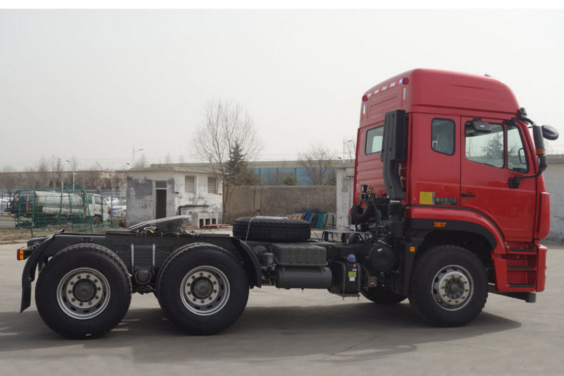 中国重汽 豪瀚J7B重卡 380马力 6X4 国五LNG牵引车(ZZ4255N3846E1C)