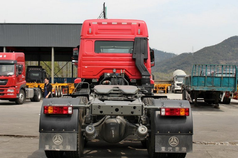 中国重汽 豪瀚J7B重卡 340马力 6X4 国五LNG牵引车(ZZ4255N3846E1LB)