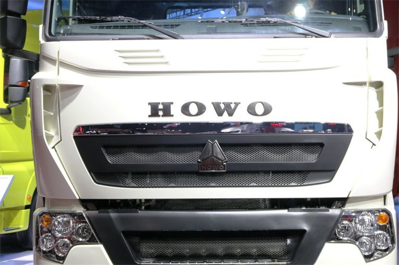 中国重汽 HOWO T7H 重卡 430马力 6X4 LNG 国五牵引车(ZZ4257V384HE1LB)