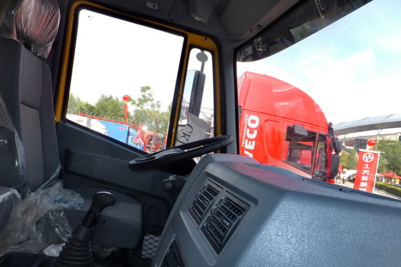 上汽红岩 新金刚重卡 310马力 6X4 6.4米 国四 自卸车(CQ3255HMG444)