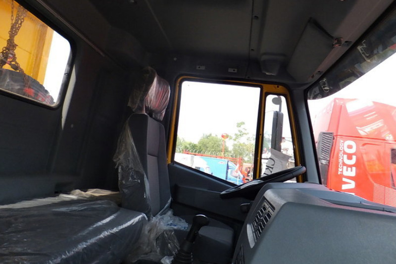 上汽红岩 新金刚重卡 320马力 6X4 5.6米 国四 自卸车(CQ3255HMG384)