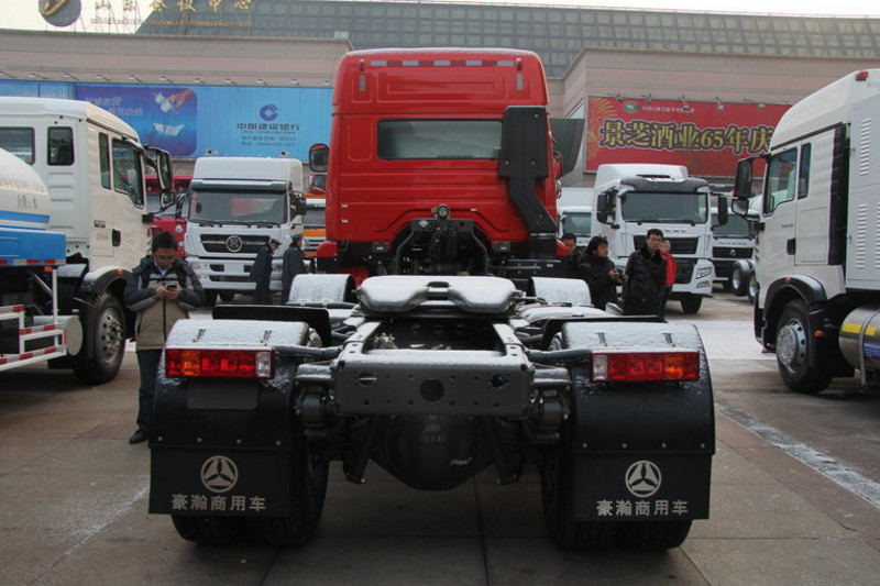 中国重汽 豪瀚J5G重卡 340马力 6X2 国四牵引车(ZZ4255N27C3D1B)