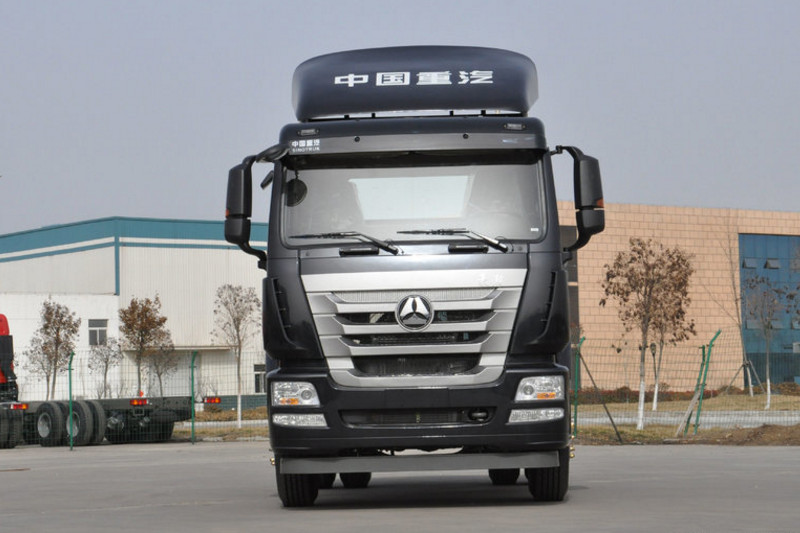 中国重汽 豪瀚J5G重卡 轻量化版 260马力 4X2 国五LNG牵引车(ZZ4185M4213E1L)