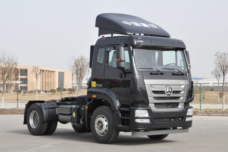 中国重汽 豪瀚J5G重卡 轻量化版 260马力 4X2 国五LNG牵引车(ZZ4185M4213E1L)