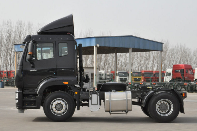 中国重汽 豪瀚J5G重卡 轻量化版 260马力 4X2 国五LNG牵引车(ZZ4185M4213E1L)