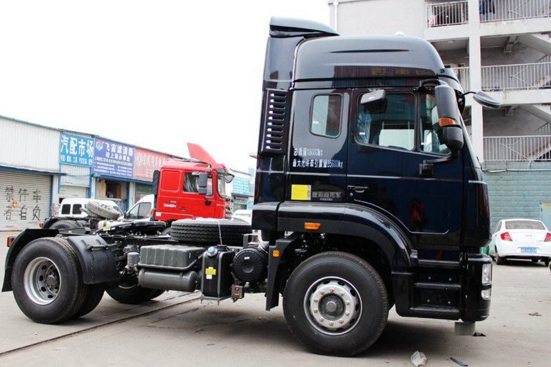 中国重汽 豪瀚J5G重卡 290马力 4X2 国五LNG牵引车(ZZ4185M4213E1L)