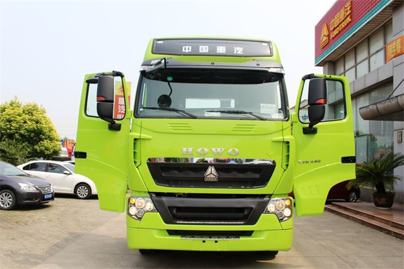 中国重汽 HOWO T7H重卡 360马力 4X2 国四危险品牵引车(高顶)(ZZ4187V361HD1W)