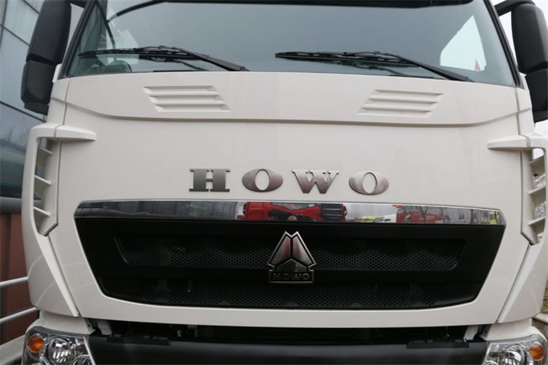 中国重汽 HOWO T7H重卡 440马力 6X2R 国五牵引车(后提升桥)(ZZ4257V26FHE1B)