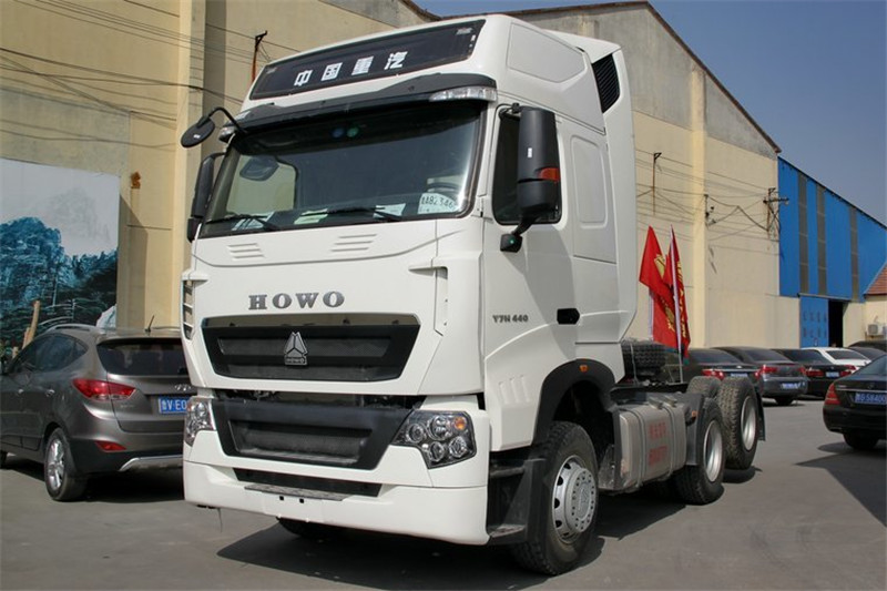 中国重汽 HOWO T7H重卡 540马力 6X2 国四牵引车(高顶)(ZZ4257V323HD1)