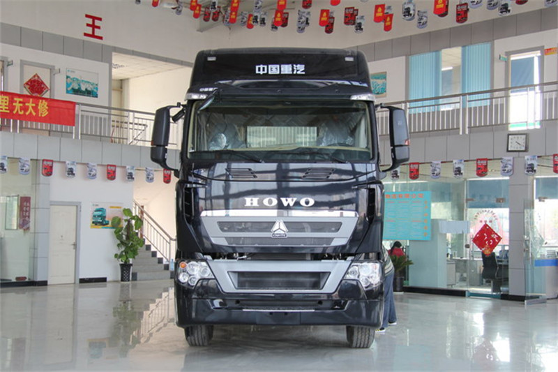 中国重汽 HOWO T7H 重卡 430马力 6X4 国五LNG牵引车(ZZ4257V384HE1LB)